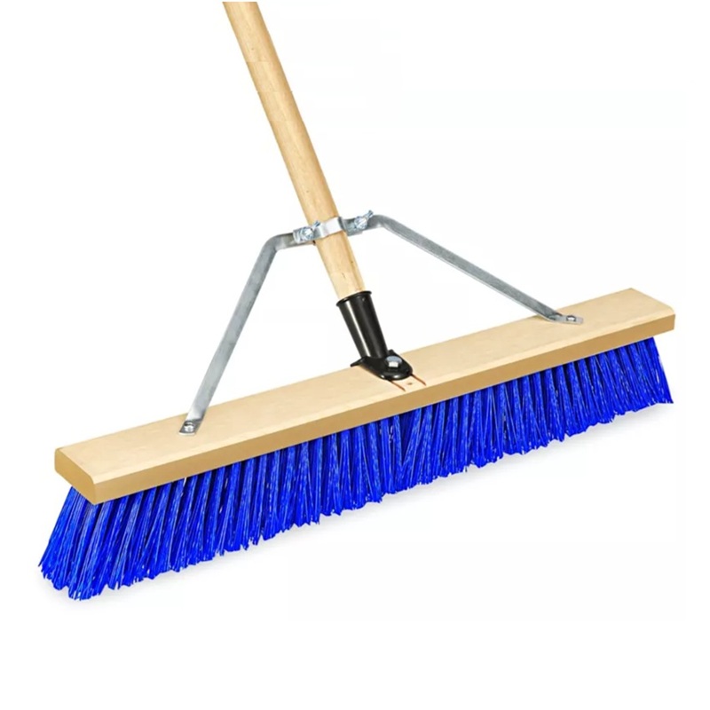 Balai Blueboy® 24 po avec noyau rigide et bordure souple, complet avec manche